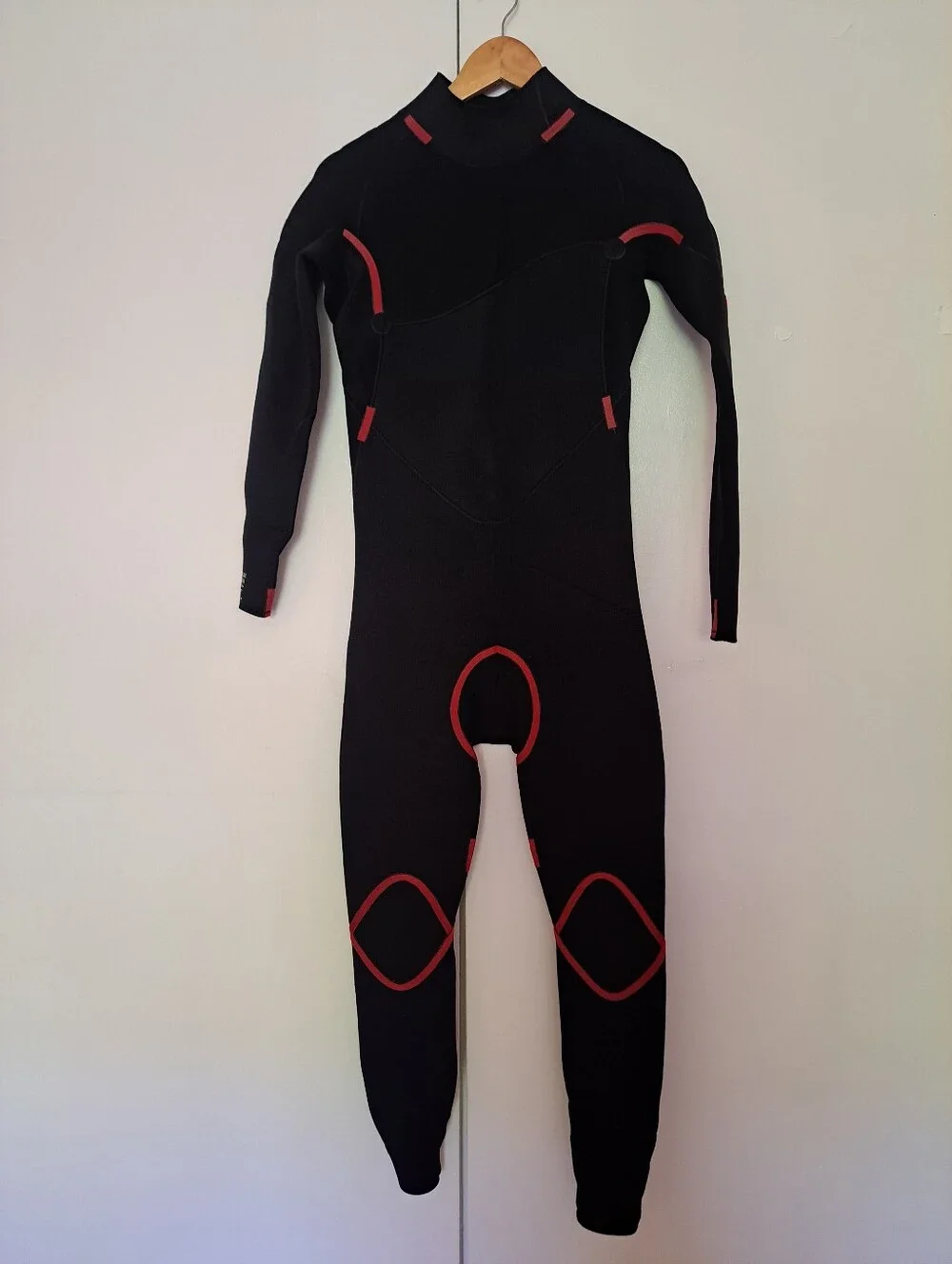 Rip Curl Men’s Black Long Sleeve Swim Rash Guard Wetsuit